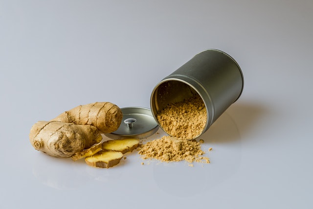 ginger and turmeric powder