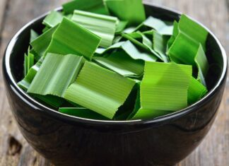 Pandanové listy (Pandanus amaryllifolius) - používají se v jihovýchodoasijské kuchyni pro jejich jedinečnou vůni