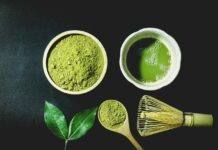 Zelená síla pro tělo i vitalitu: mladý ječmen versus chlorella pod drobnohledem matcha
