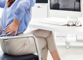 Natažení svalů a vazů v zádech: Jak urychlit hojení a ulevit si pomocí bylin kevin back pain