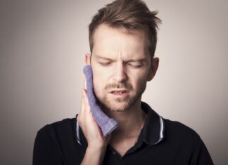 Skrytý zánět v ústech: Jak zvládnout zubní absces a podpořit úlevu přírodní cestou sammy sander teeth