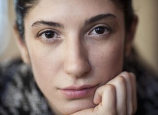 Tajemství dlouhověkosti ukryté v přírodě: Nejlepší léčivé rostliny pro zdravější stárnutí engin akyurt woman