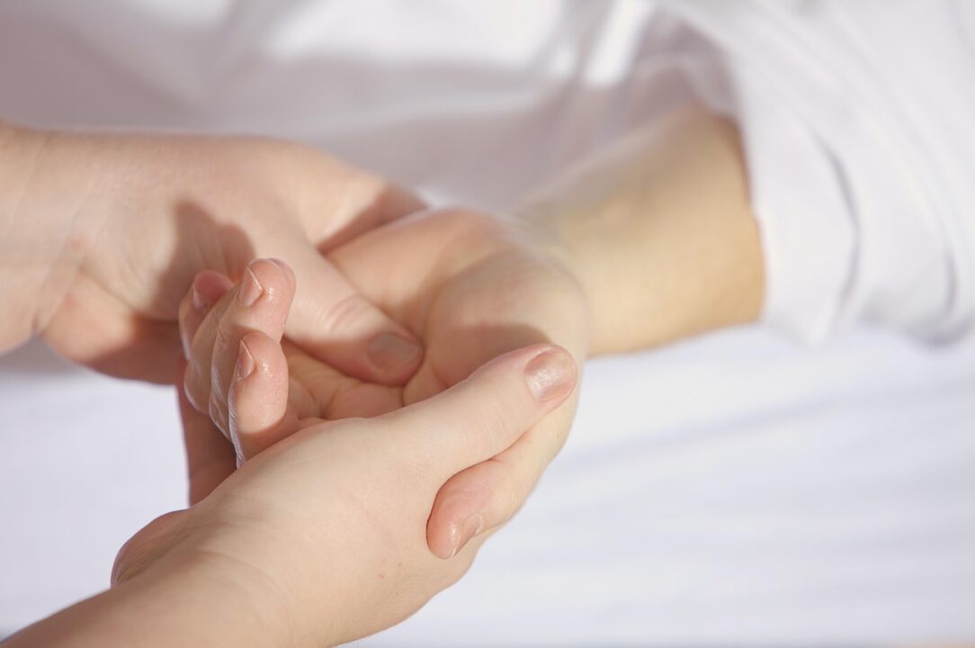andreas hands