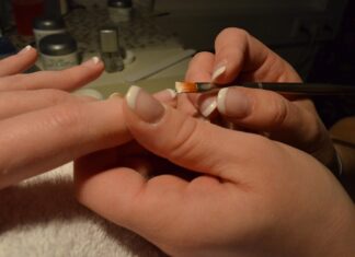 Po odstranění umělých nehtů potřebují vlastní nehty čas na obnovu huskyherz fingernails