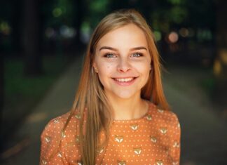Bylinky pro ženskou pohodu: Co si dát do šálku při náročných dnech a hormonálních výkyvech pexels girl