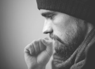 Když kašel nepolevuje: Bylinky, které se tradičně používají při suchém i vlhkém kašli tumisu cough